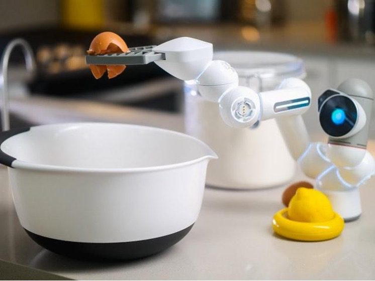 2022 tech predictions, robot making food.